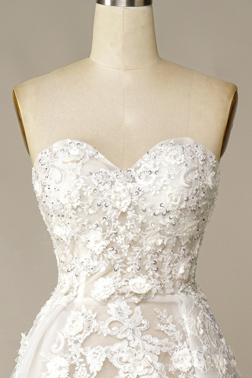 A Line Sweetheart Tulle Wedding Dress with Appliques
