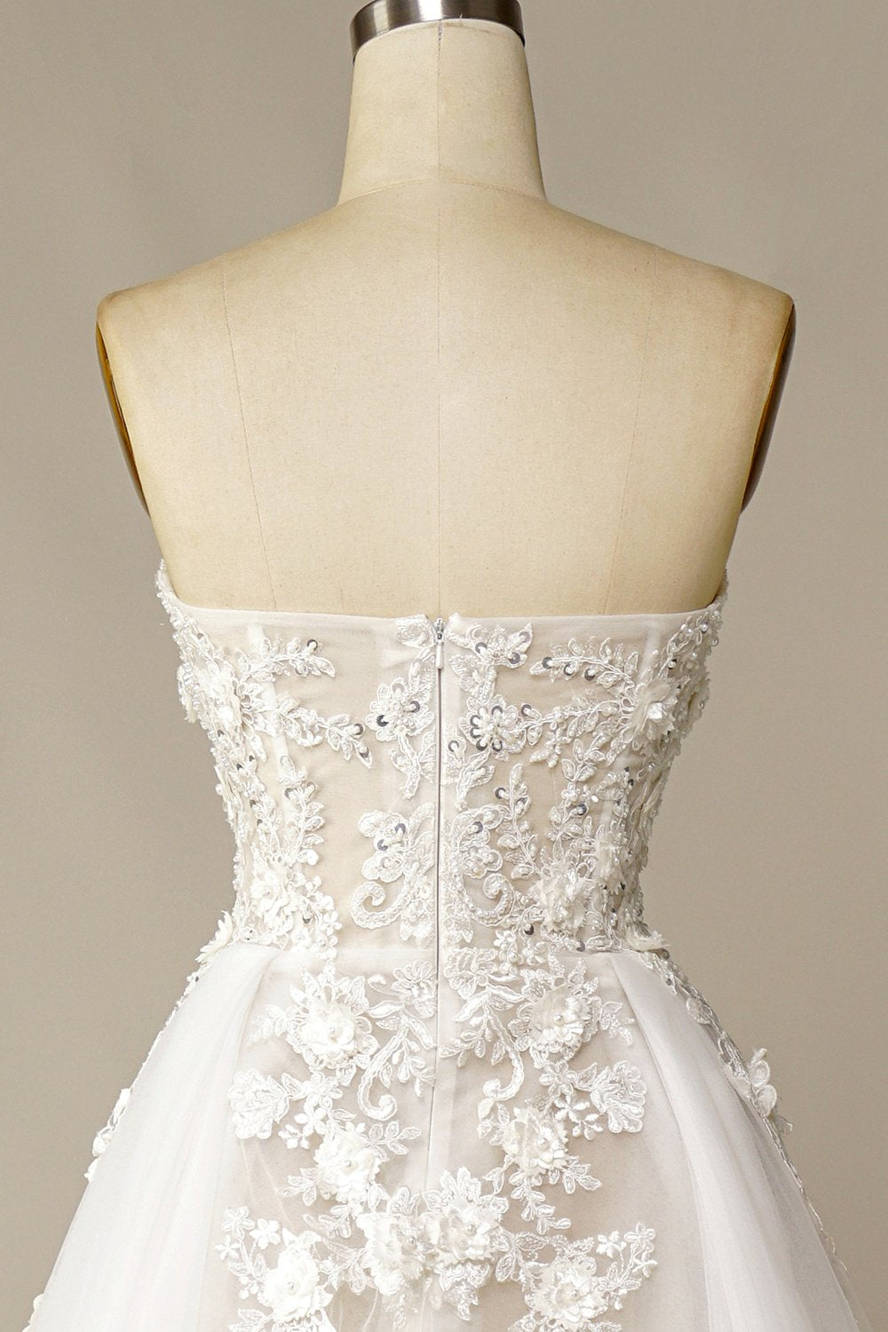 A Line Sweetheart Tulle Wedding Dress with Appliques