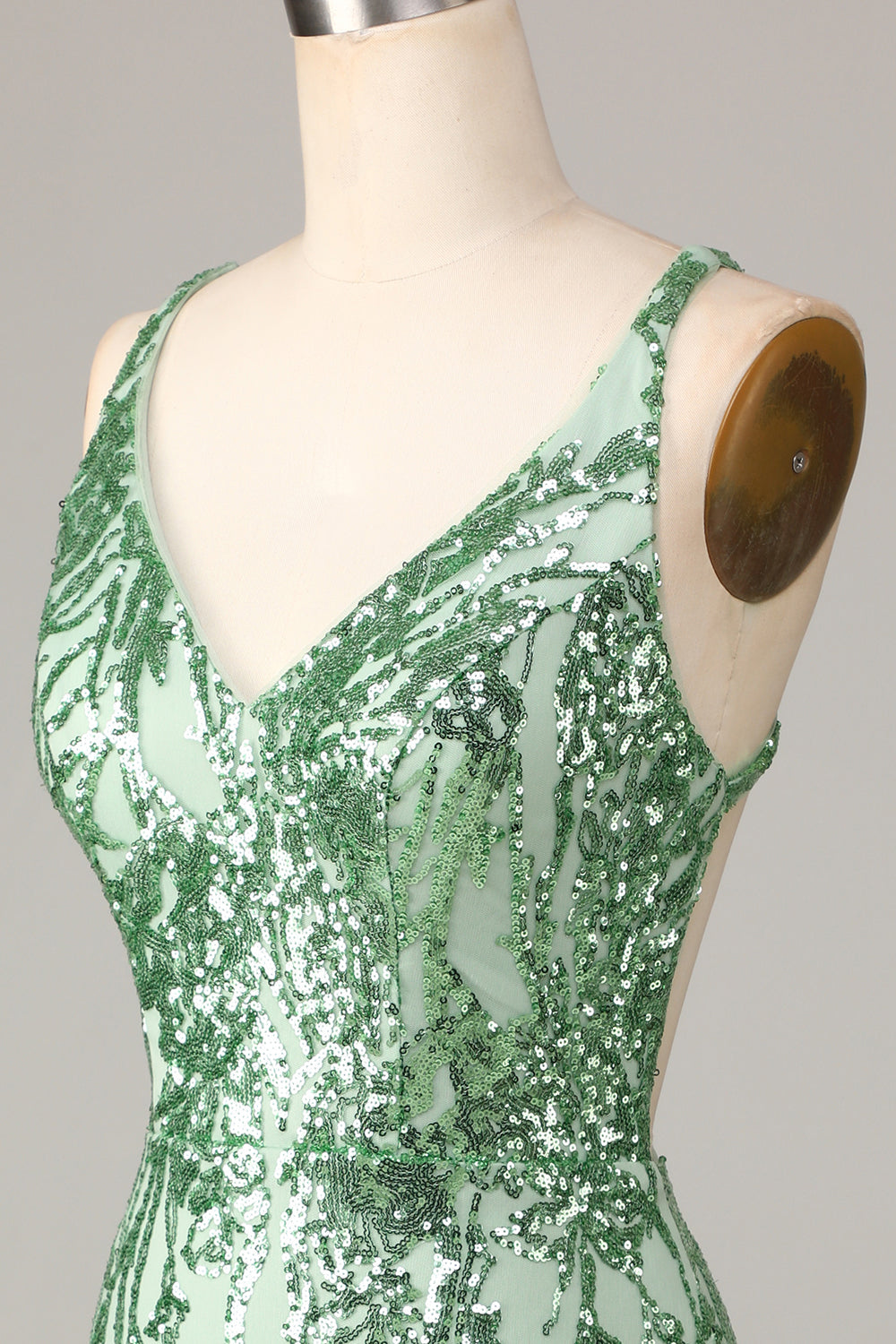 Making Magic Sheath V-Neck Green Sequins Short Ball Dress with Backless
