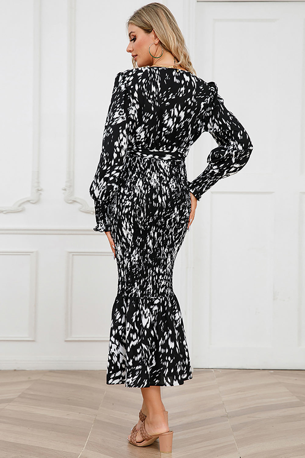 Black V-Neck Long Sleeves Casual Dress