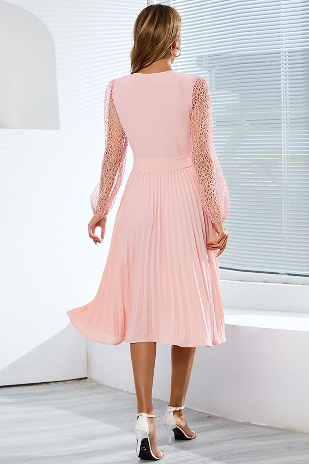 Long Sleeves Lace Wedding Party Dress with Ruffles